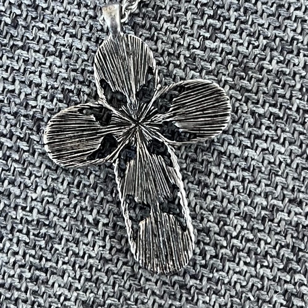 NEW UNBRANDED Faux Burnished Silver & Turquoise Cross with Adjustable Chain - Picture 3 of 4